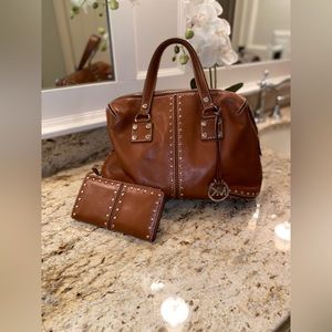 MICHAEL KORS DESIGNER HANDBAG WITH MATCHING WALLET